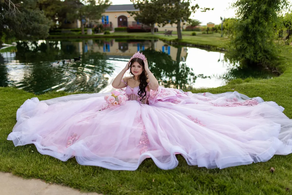 Quinceañera celebration photographed by New Diamond Productions — photograph 127