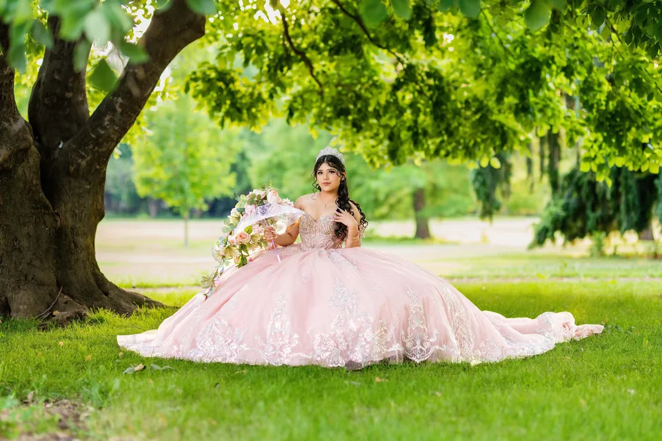Quinceañera celebration photographed by New Diamond Productions — photograph 111