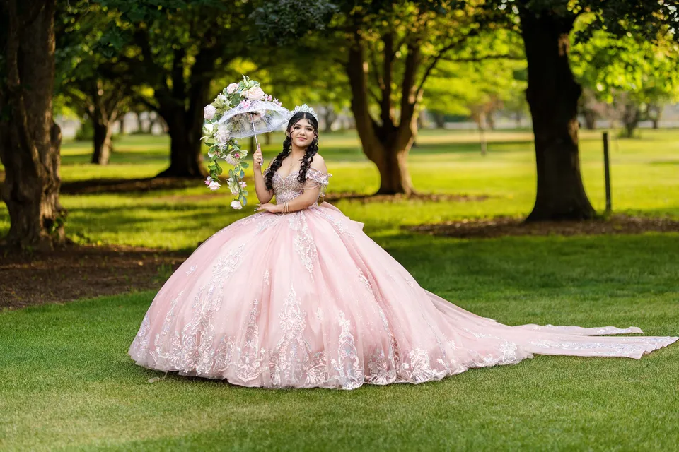 Quinceañera celebration photographed by New Diamond Productions — photograph 98
